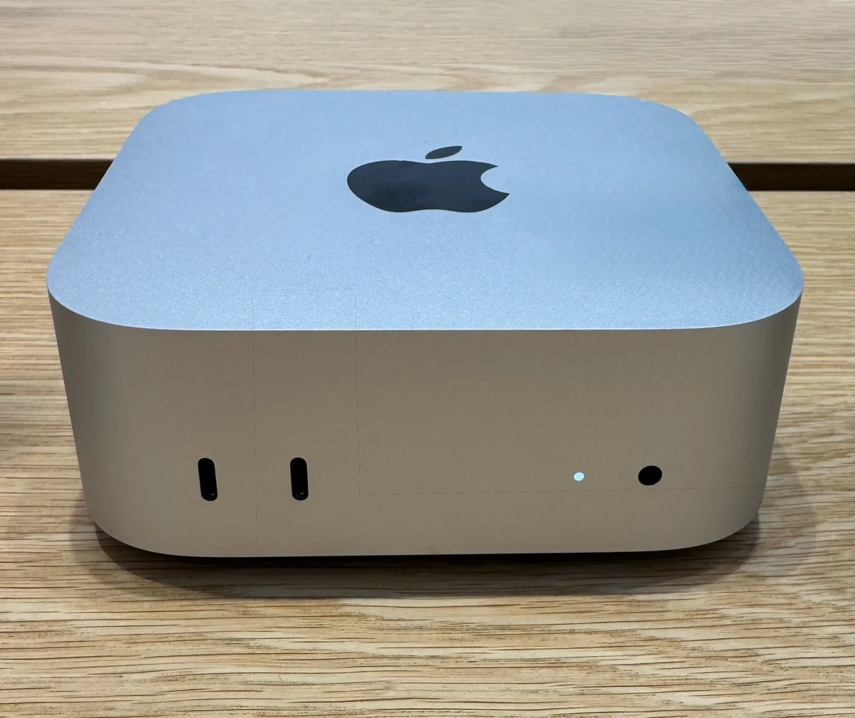 Mac mini M4 on a wooden desk